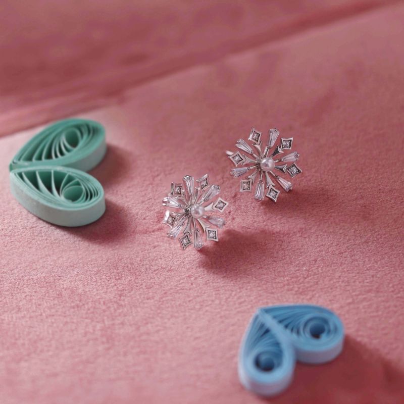 Chic Bloom Silver Studs
