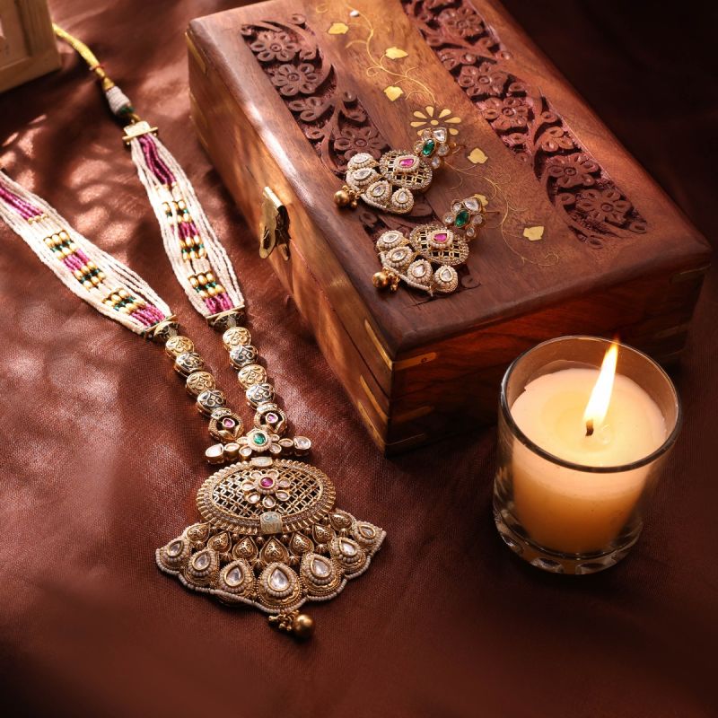 Regal Queen Necklace Set