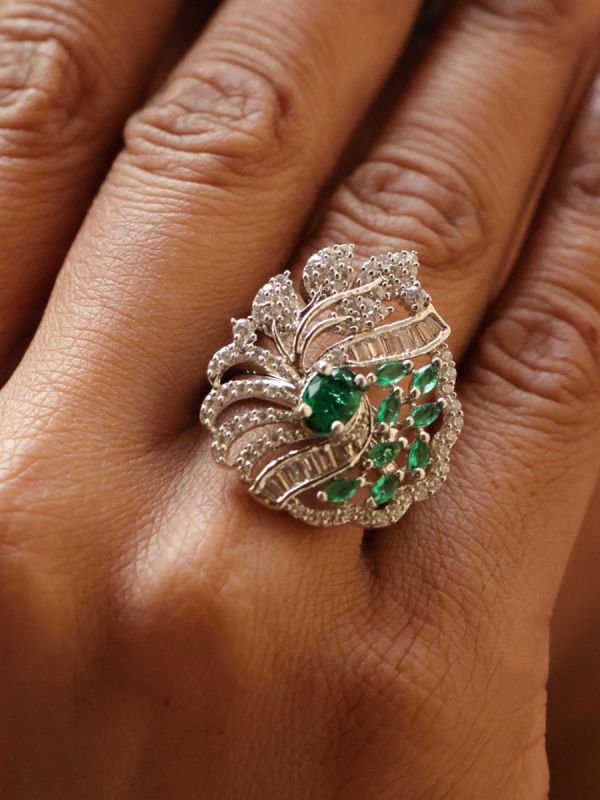 Grand Feathery Charm Ring