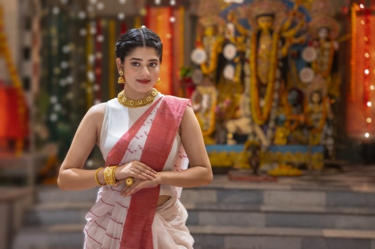 The Ultimate Style Guide: Get Dressed this Durga Puja with Ditipriya